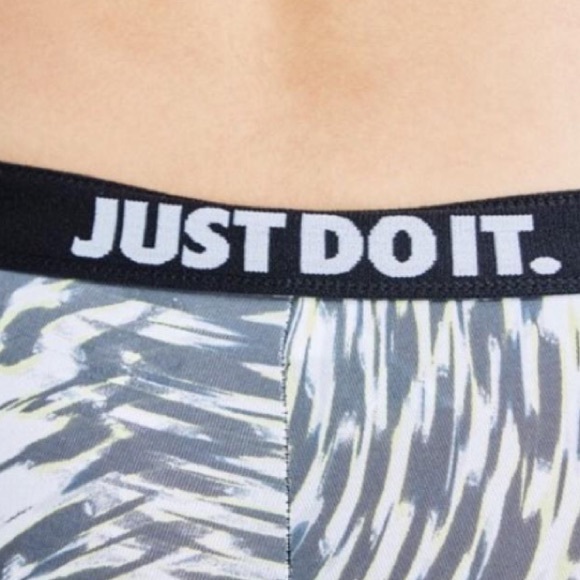 NIKE Windblur Legasee Leggings - Picture 4 of 5